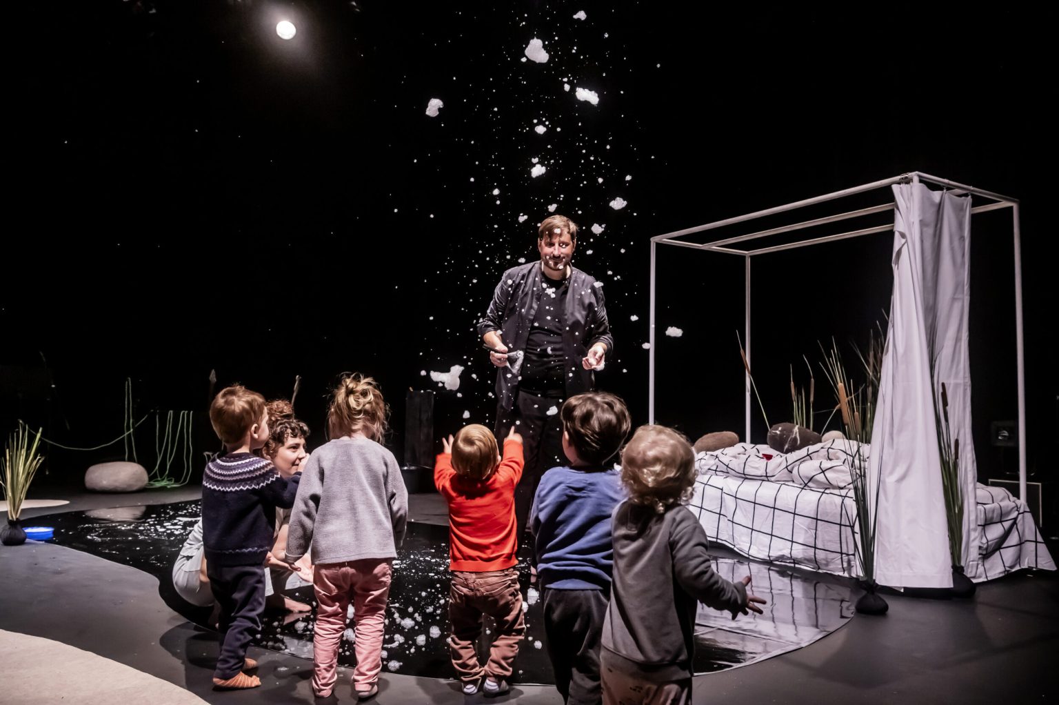 FRA - THEATRE - MEMOIRE D EAU