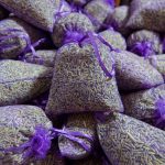 Des sachets de fleurs séchées de lavande